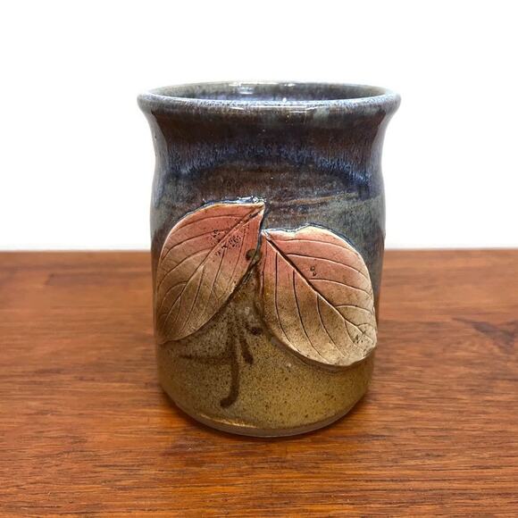 Studio Pottery Mug Raised Applied‎ Leaves Design Artist Signed B Ziney - Picture 1 of 8